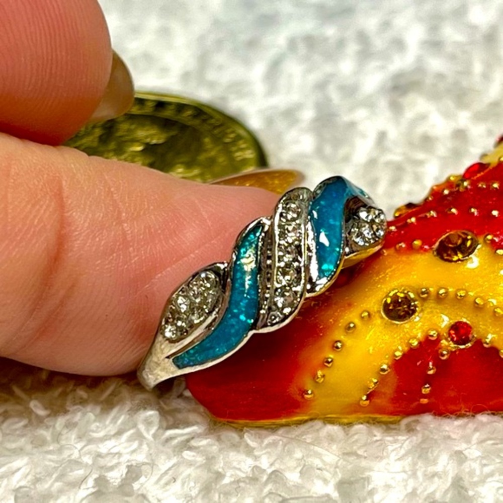 LAST CHANCE🦋Cute silver plate ring with rhinestone and inlay opal look/costume